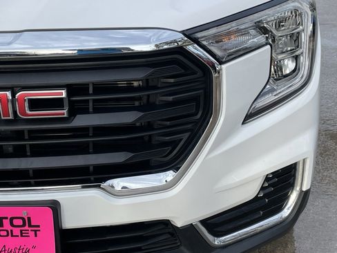 Used 2024 GMC Terrain SLE image 8