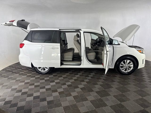 Used 2015 Kia Sedona LX w/ LX Convenience Package FWD image 15