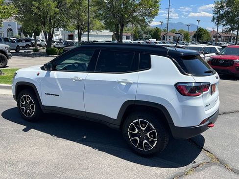 Used 2025 Jeep Compass Trailhawk AWD/4WD image 12