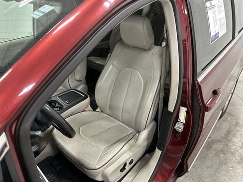Used 2020 Chrysler Pacifica Limited FWD image 12