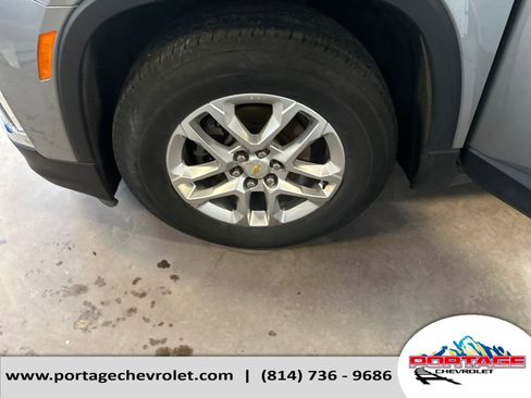 Used 2023 Chevrolet Traverse LS image 29