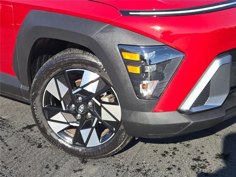 Used 2025 Hyundai Kona SEL image 3