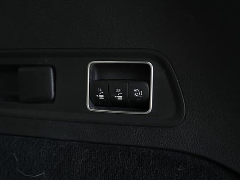 Used 2024 Mercedes-Benz GLS 580 4MATIC image 16