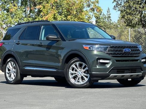 Used 2022 Ford Explorer XLT w/ Equipment Group 202A AWD/4WD image 10
