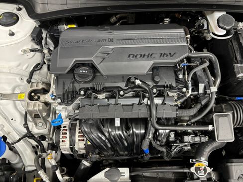 Certified 2025 Hyundai Elantra SE FWD image 17