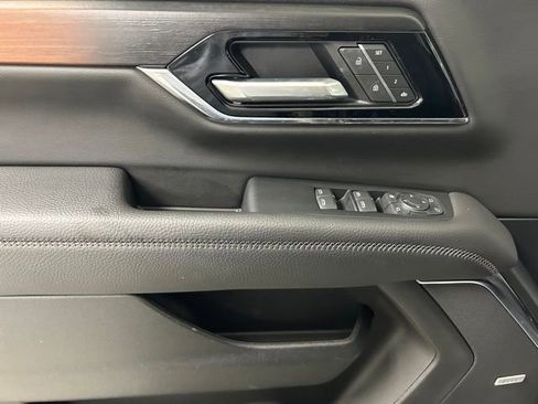 Used 2025 GMC Yukon Denali w/ Denali Reserve Package AWD/4WD image 18