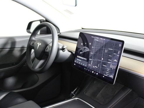 Used 2021 Tesla Model Y Performance image 14