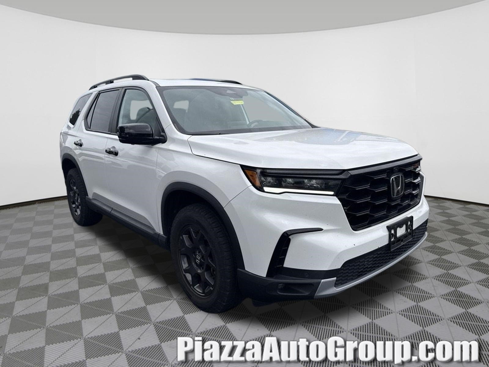 Certified 2024 Honda Pilot TrailSport image 1