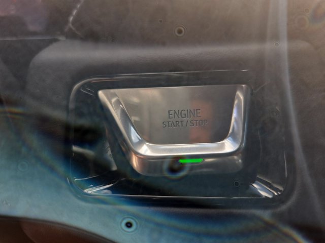 Used 2025 GMC Yukon XL AT4 Ultimate AWD/4WD image 16