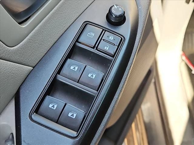Used 2019 Toyota Sienna LE w/ Carpet Mat Package FWD image 11