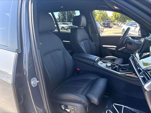 Used 2026 BMW X7 M60i AWD/4WD image 32