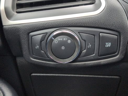 Used 2022 Ford Edge SE w/ Black Appearance Package image 10