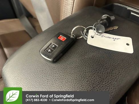 Used 2016 Toyota Tacoma Limited image 27