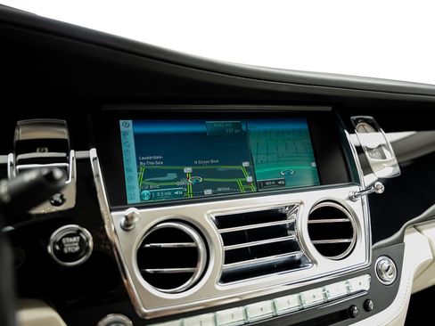 Used 2017 Rolls-Royce Wraith RWD image 46
