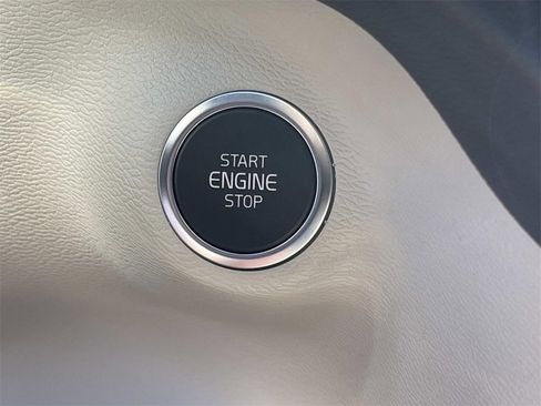 New 2026 Volvo XC40 B5 Plus w/ Protection Package Premier image 30