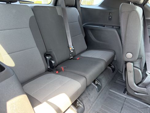 Used 2023 Chevrolet Traverse LT FWD image 14