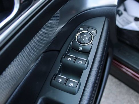 Used 2019 Ford Explorer XLT w/ Equipment Group 202A FWD image 11