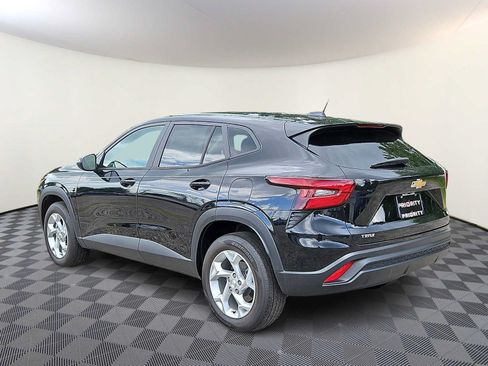 Used 2025 Chevrolet Trax LS w/ LS Convenience Package FWD image 6