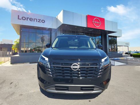 New 2026 Nissan Pathfinder SL image 2