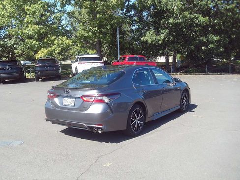 Used 2023 Toyota Camry SE FWD image 5