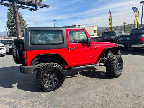 Used 2017 Jeep Wrangler Rubicon w/ Power Convenience Group image 5