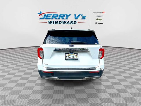 Used 2023 Ford Explorer XLT w/ Equipment Group 202A image 7