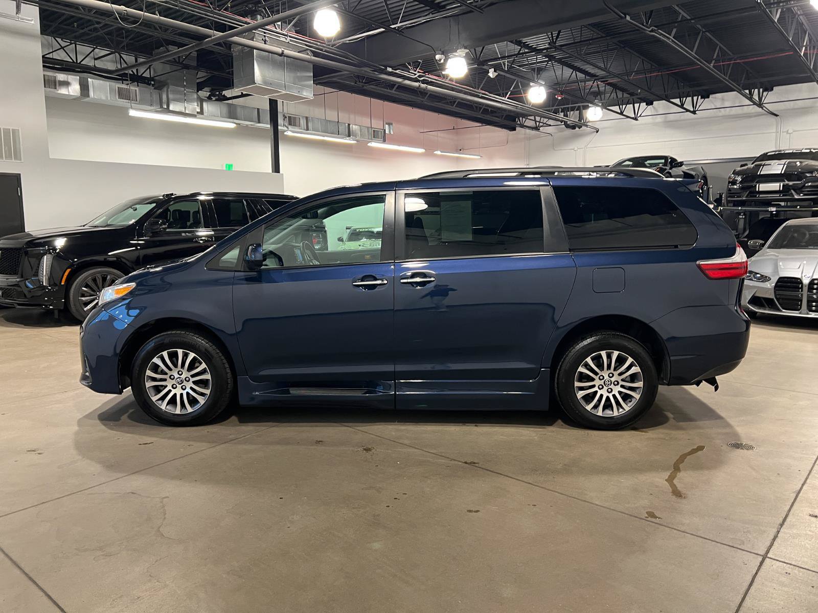Used 2018 Toyota Sienna XLE w/ XLE Navigation Package FWD image 6