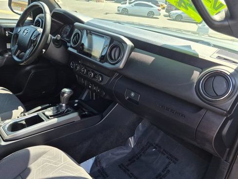 Used 2019 Toyota Tacoma TRD Off-Road AWD/4WD image 6