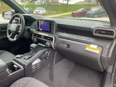 New 2026 Toyota Tacoma SR AWD/4WD image 15