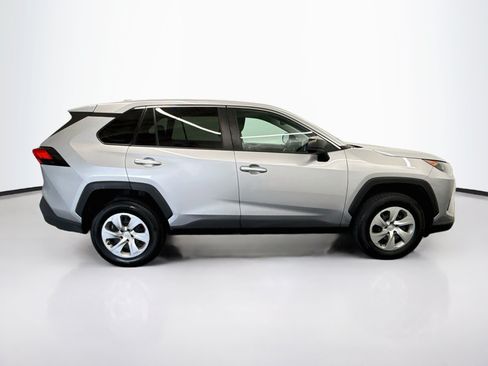 Used 2022 Toyota RAV4 LE AWD/4WD image 10