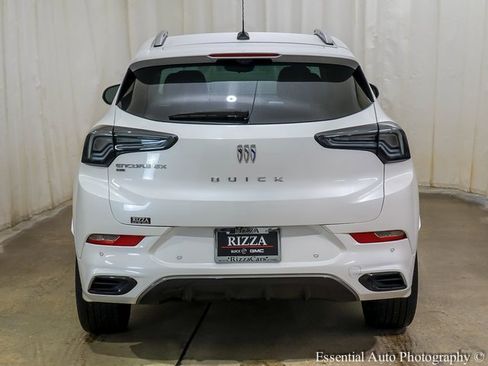 Used 2025 Buick Encore GX Avenir w/ Avenir Technology Package image 7