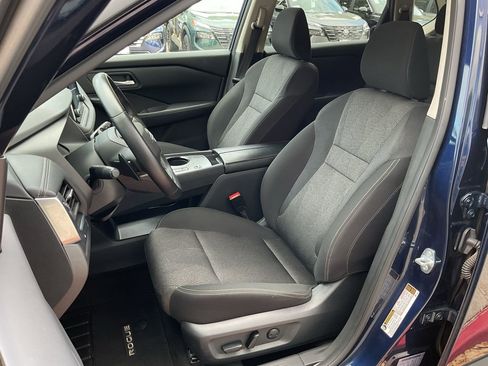 Used 2025 Nissan Rogue SV image 14