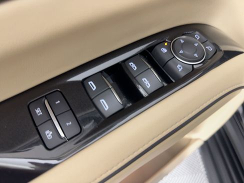 Used 2023 Cadillac Escalade ESV Premium Luxury image 13