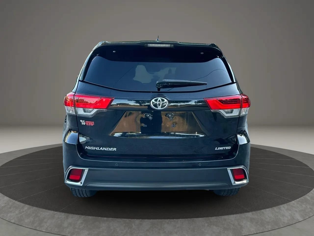 Used 2019 Toyota Highlander Limited FWD image 4