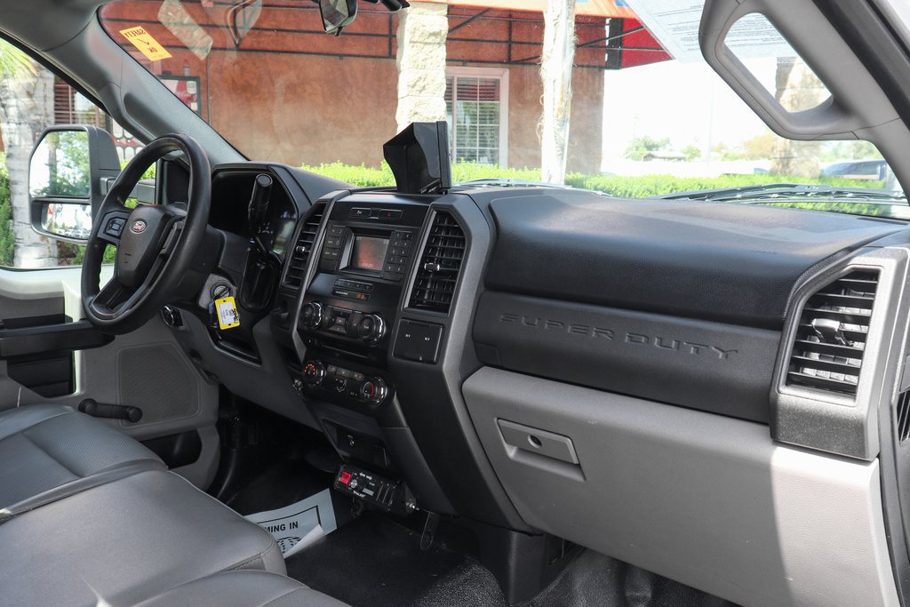 Used 2017 Ford F550 2WD Regular Cab Super Duty image 28