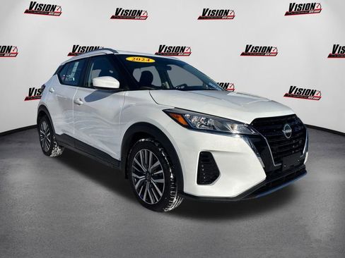 Used 2024 Nissan Kicks SV image 3