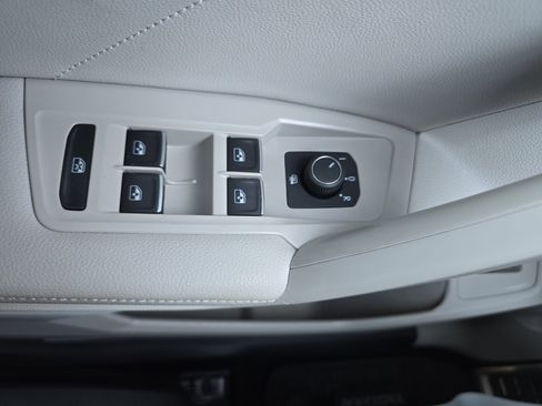 Used 2024 Volkswagen Tiguan SE R-Line image 27