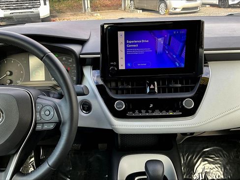 Used 2025 Toyota Corolla SE image 6