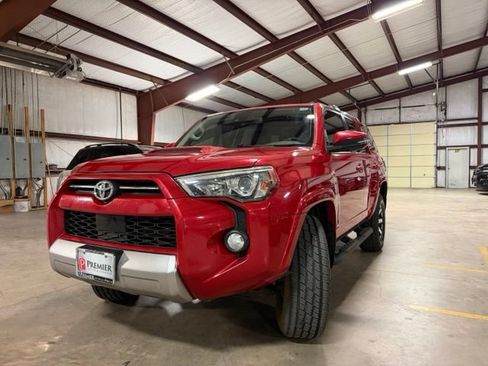 Used 2020 Toyota 4Runner TRD Off-Road Premium AWD/4WD image 3