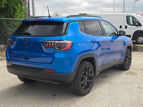Used 2025 Jeep Compass Latitude w/ Altitude Special Edition AWD/4WD image 3