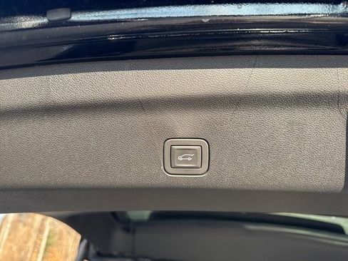 Used 2025 Chevrolet Tahoe High Country image 13