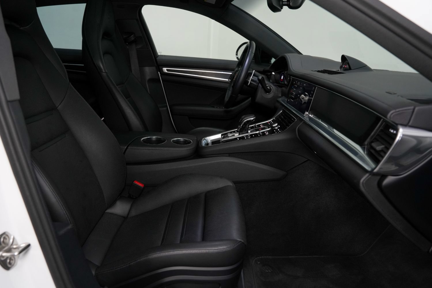 Used 2023 Porsche Panamera 4 Platinum Edition AWD/4WD image 2