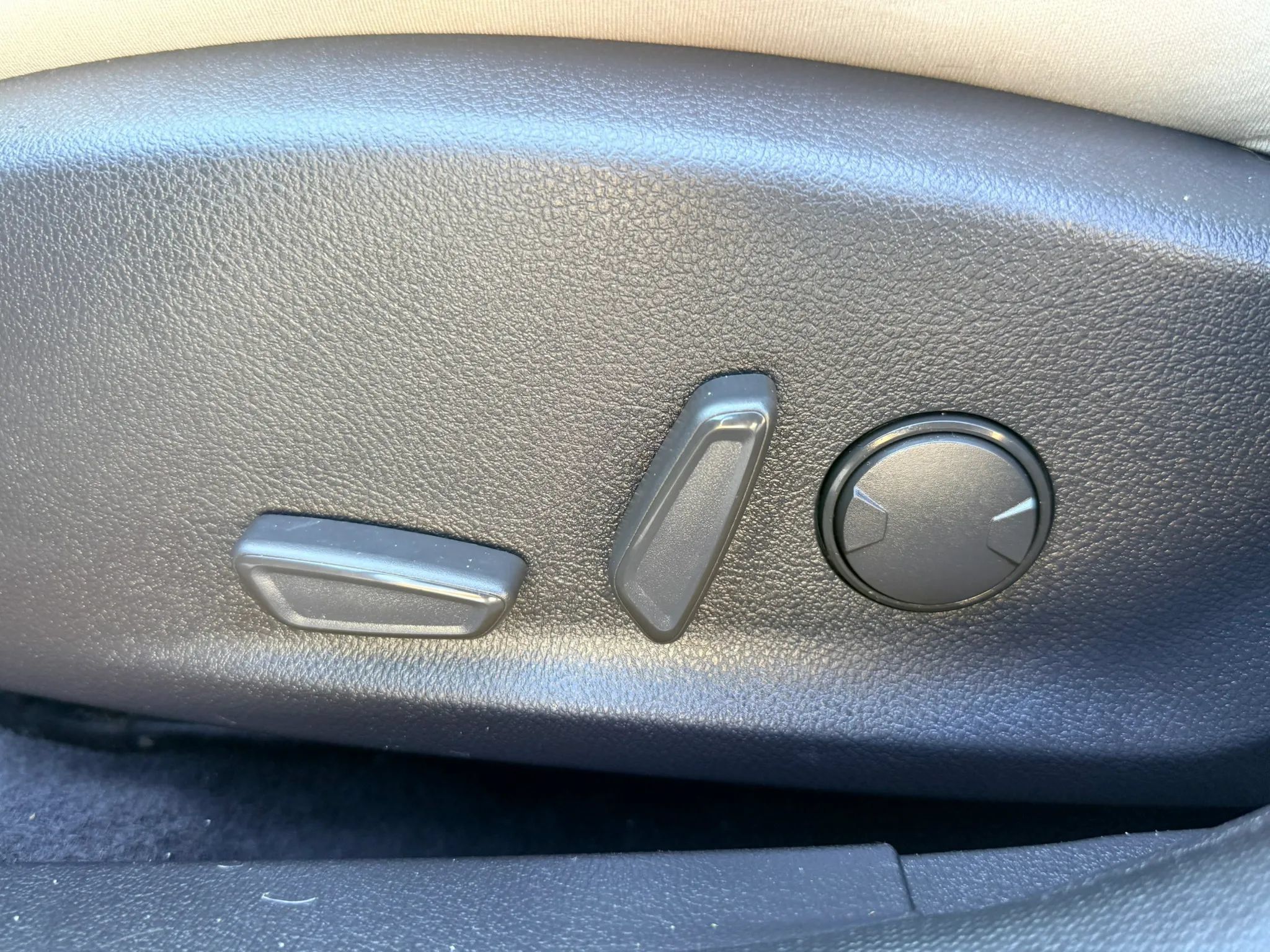 Used 2016 Ford Focus Titanium FWD image 6