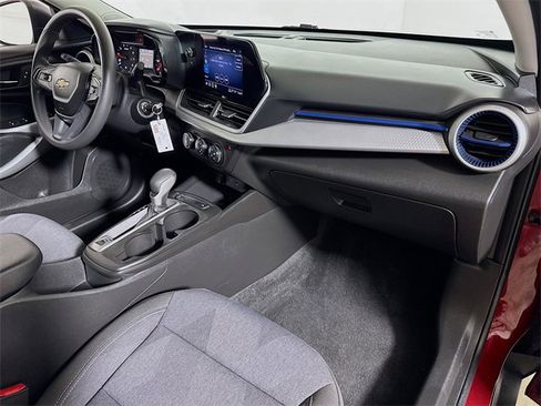 Used 2024 Chevrolet Trax LS image 25