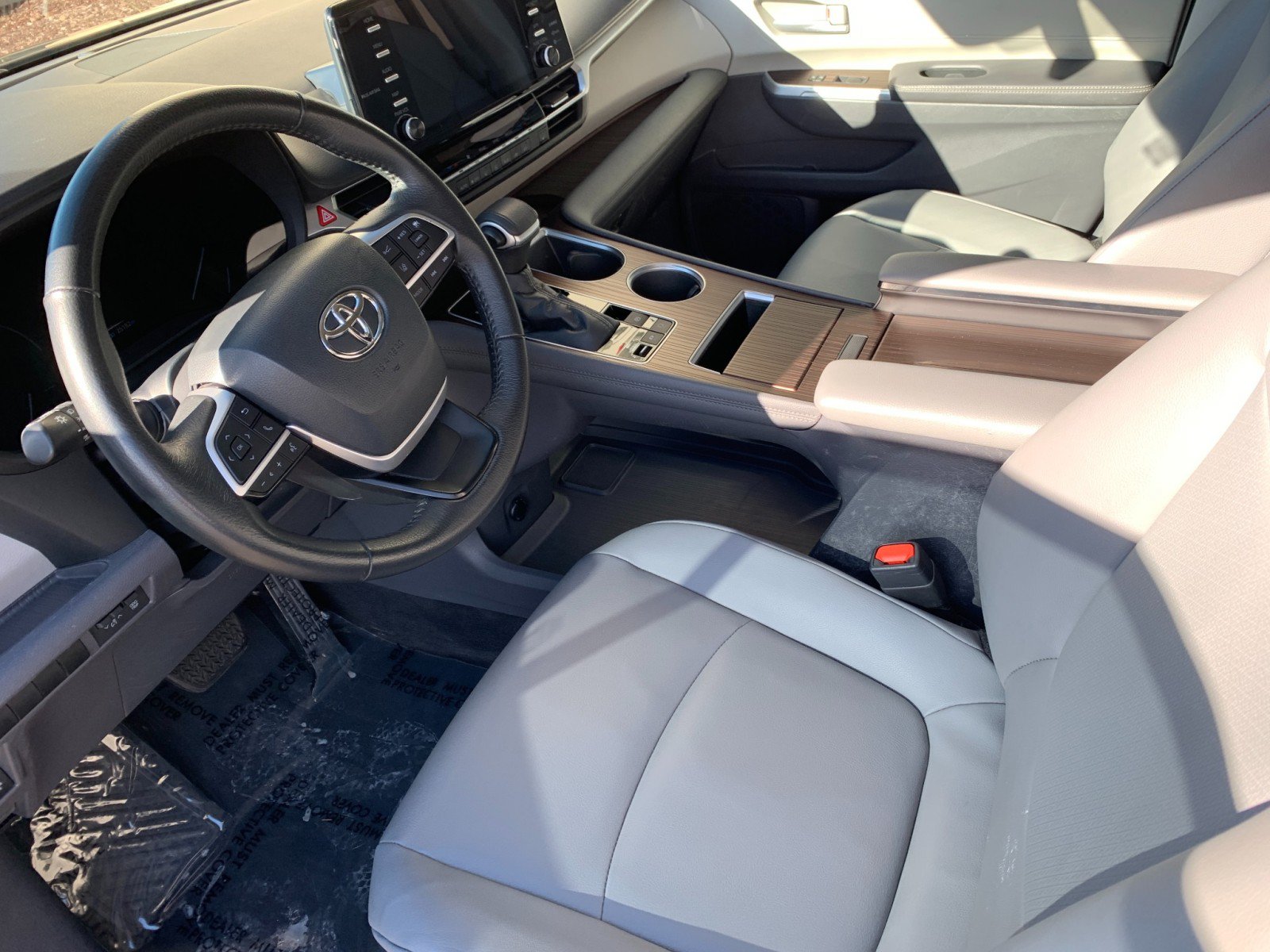 Used 2022 Toyota Sienna XLE AWD/4WD image 14