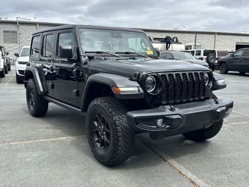 Used 2024 Jeep Wrangler Willys image 2