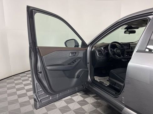 Used 2023 Nissan Rogue SV AWD/4WD image 18