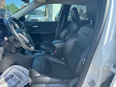 Used 2019 Jeep Cherokee Latitude Plus AWD/4WD image 10
