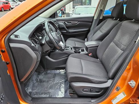 Used 2019 Nissan Rogue SV w/ Sun & Sound Touring Package image 23