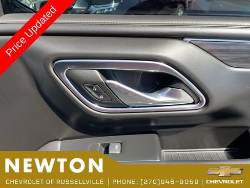 Used 2023 GMC Yukon XL SLT AWD/4WD image 26